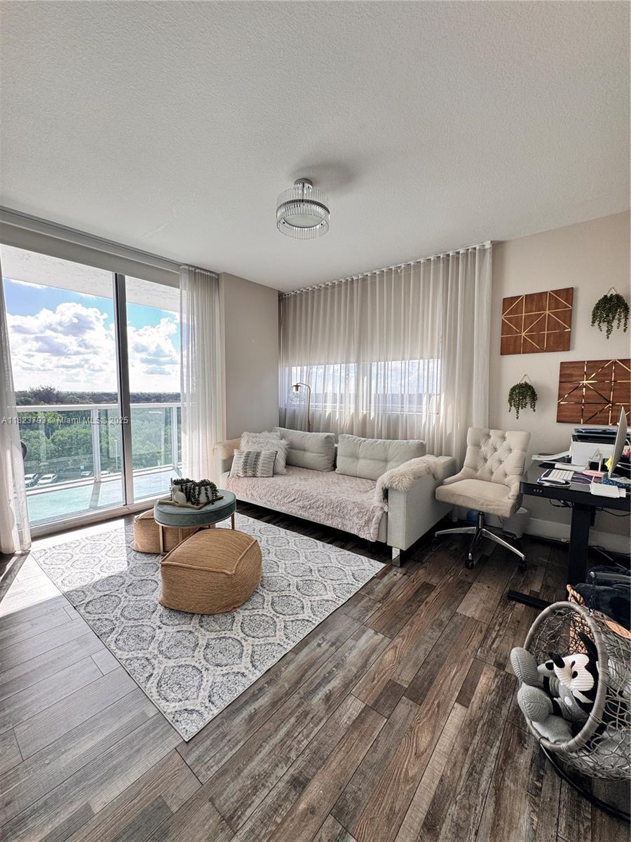 TAO SAWGRASS CONDOMINIUM - Residential
