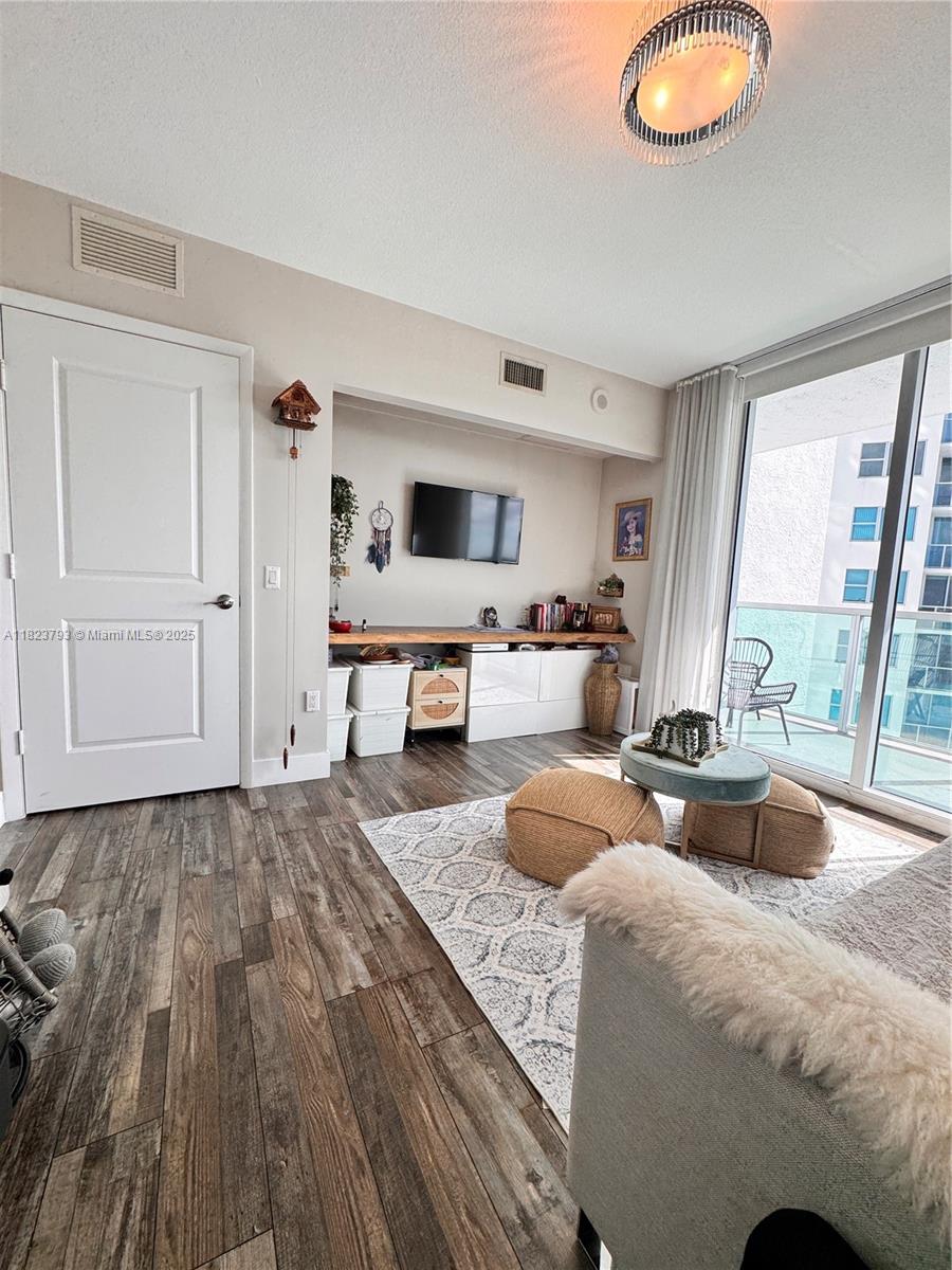 TAO SAWGRASS CONDOMINIUM - Residential