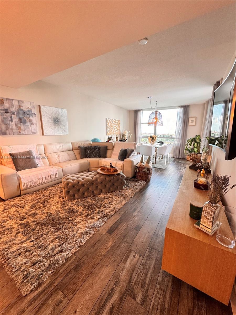 TAO SAWGRASS CONDOMINIUM - Residential