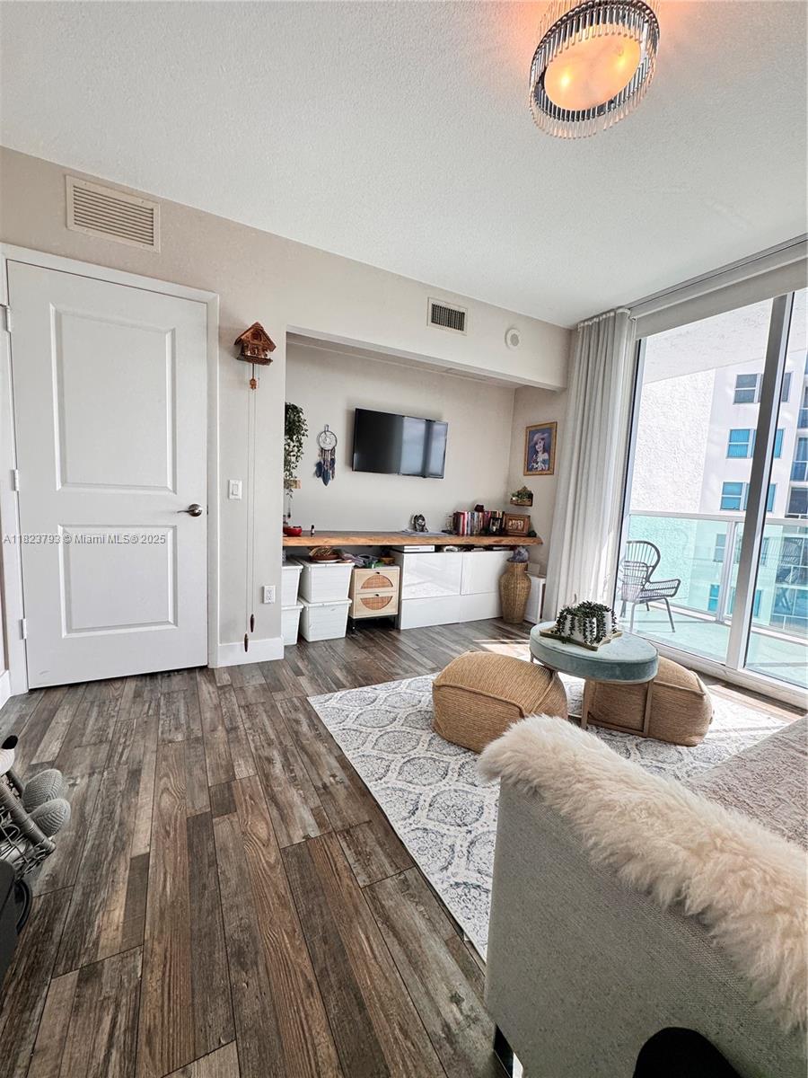 TAO SAWGRASS CONDOMINIUM - Residential