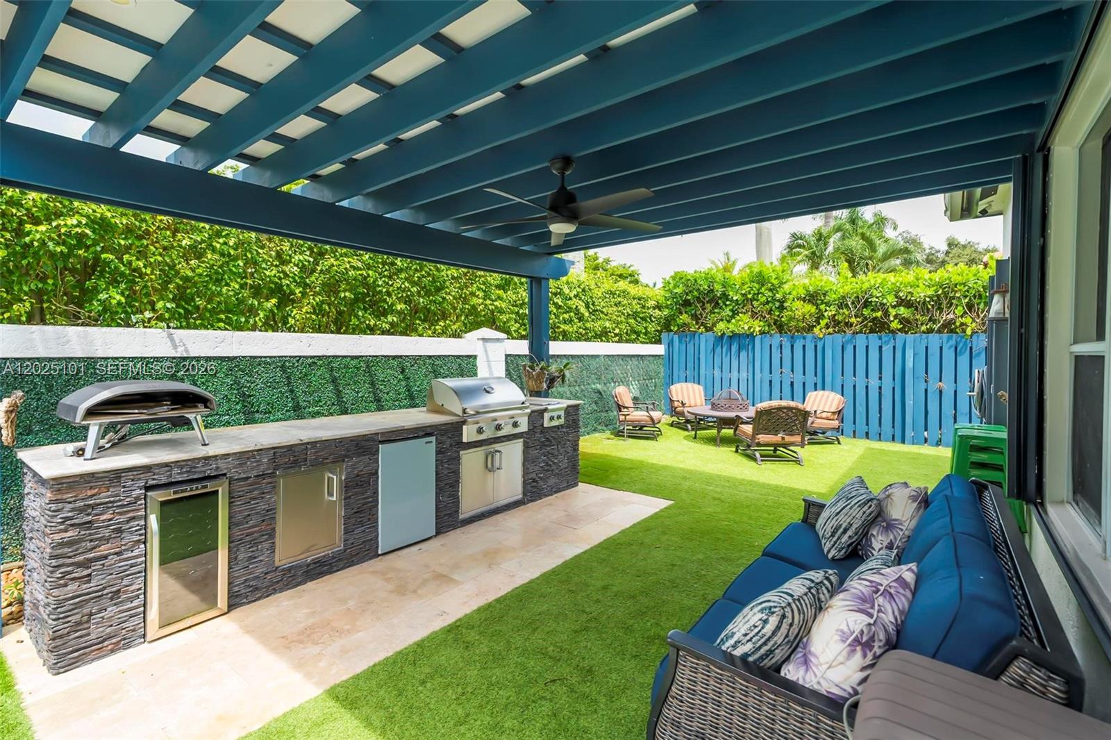 WINDSOR PALMS - Residential