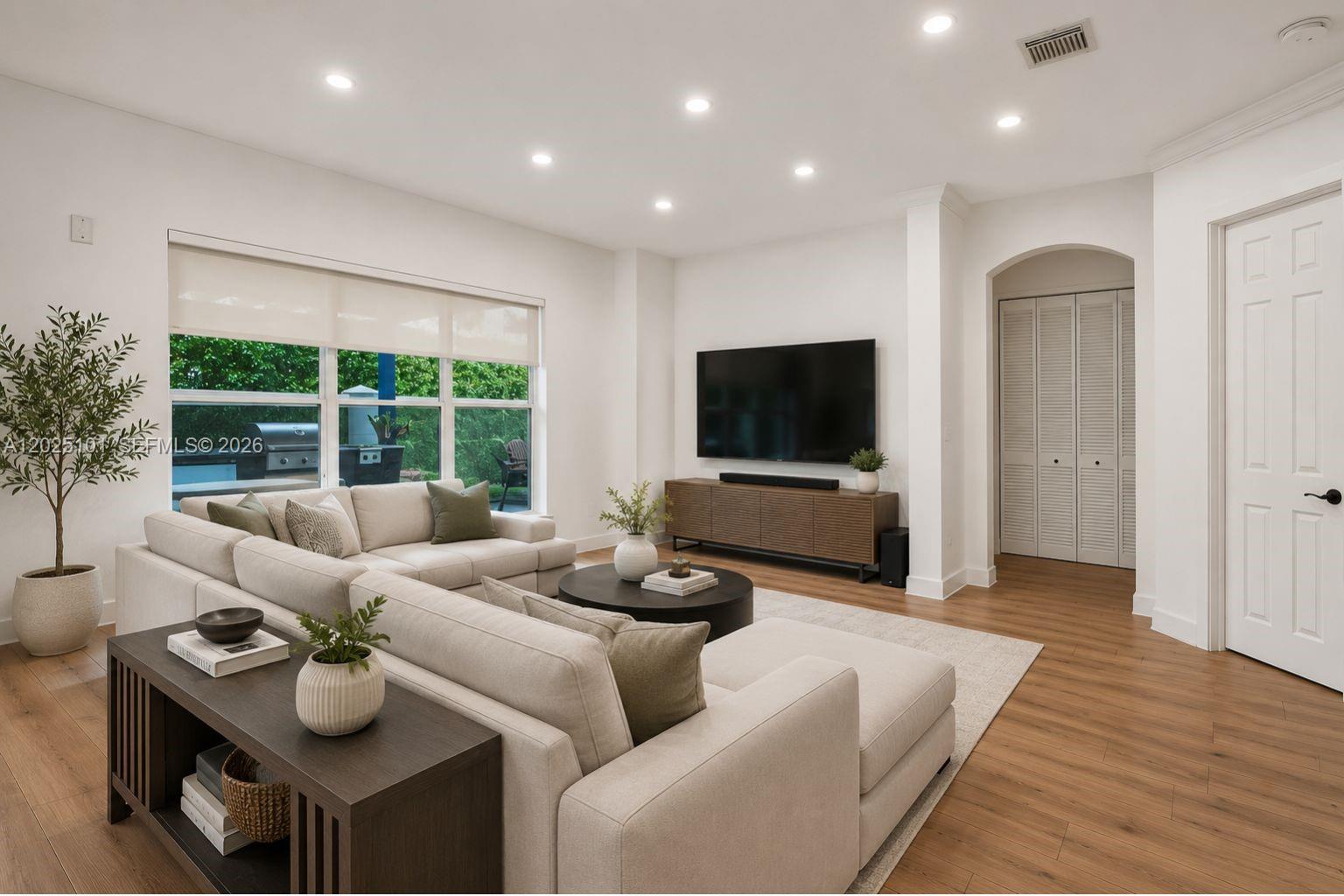 WINDSOR PALMS - Residential