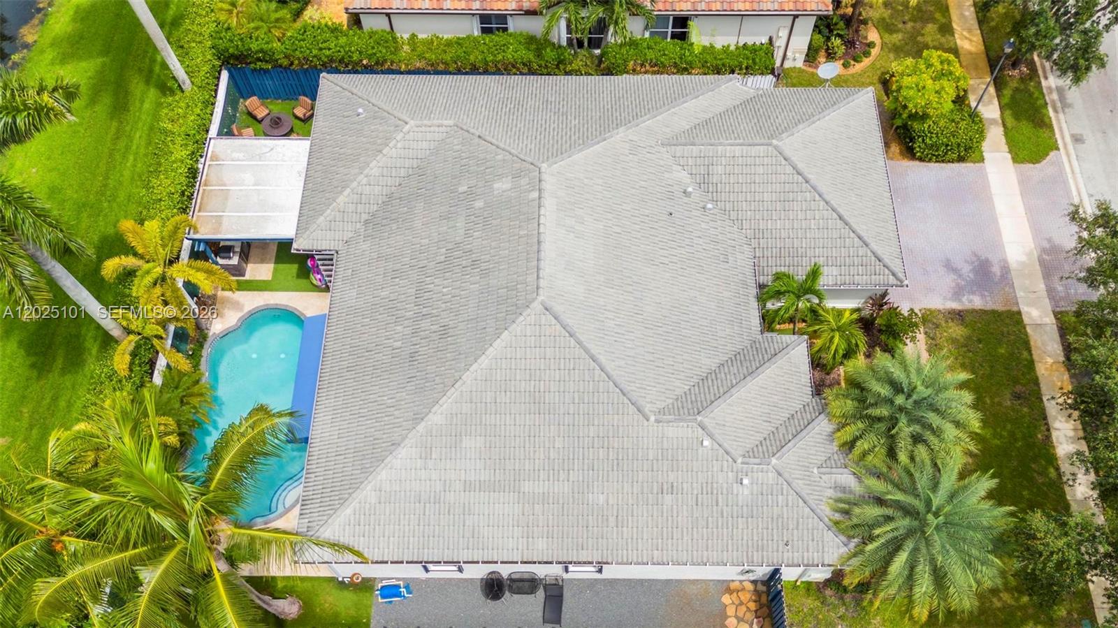 WINDSOR PALMS - Residential