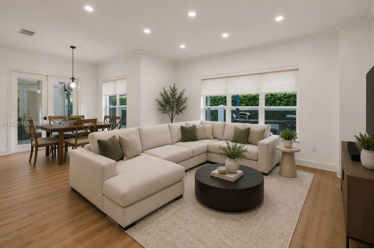 WINDSOR PALMS - Residential