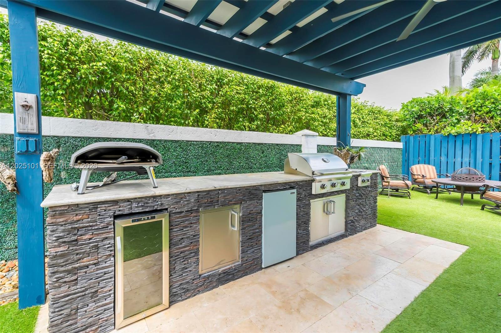 WINDSOR PALMS - Residential