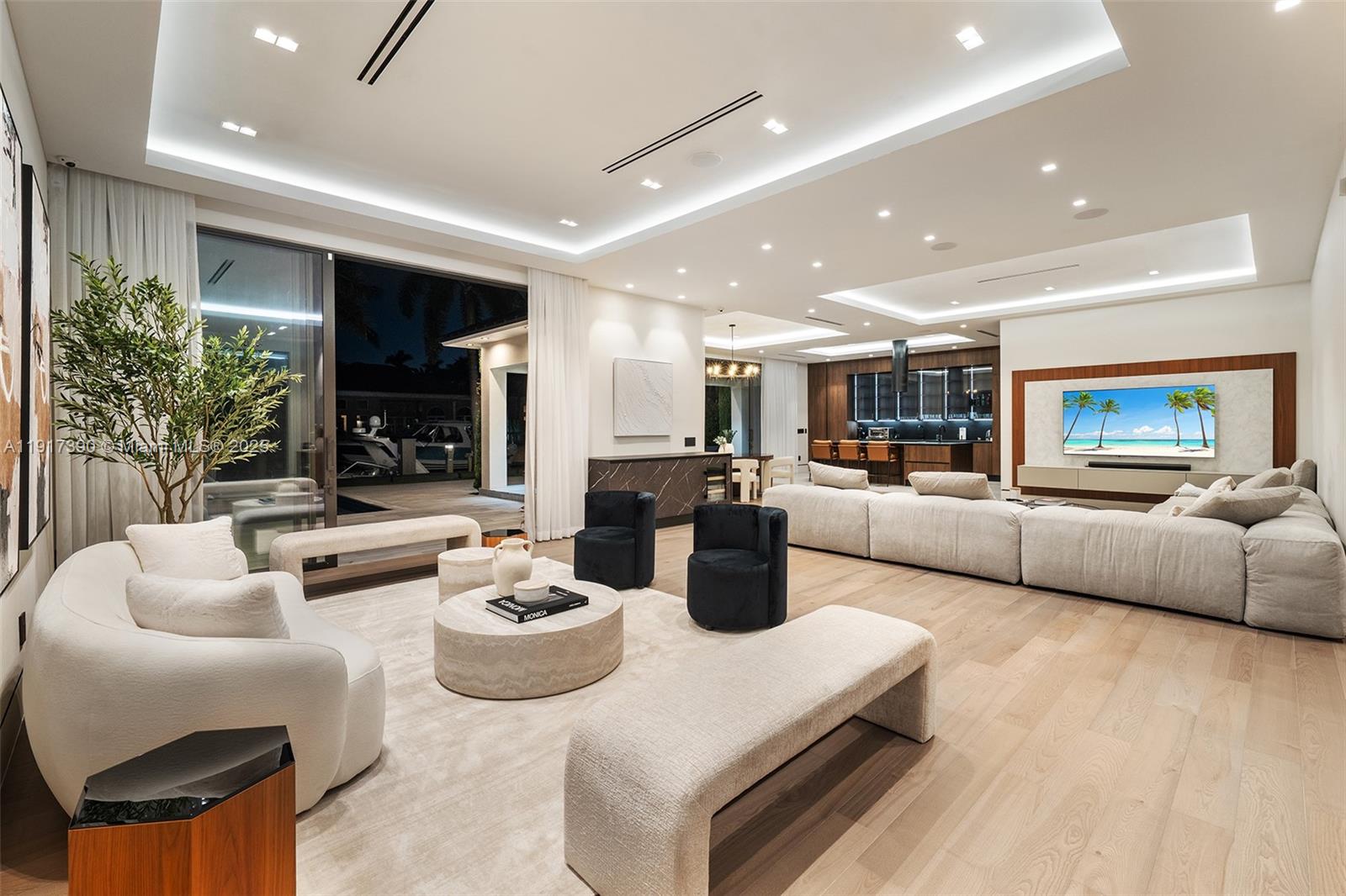 HOLLYWOOD GOLF ESTATES SE - Residential