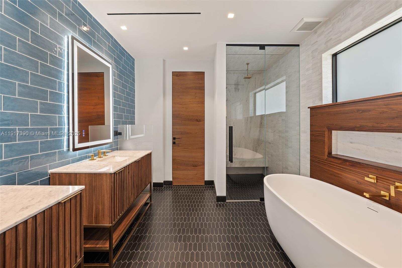 HOLLYWOOD GOLF ESTATES SE - Residential