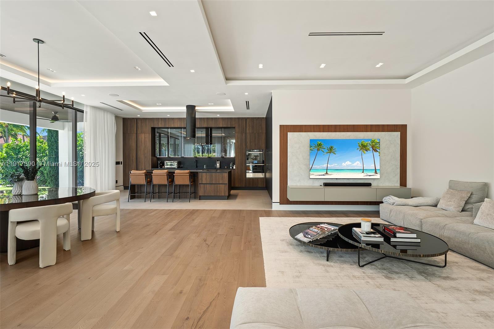 HOLLYWOOD GOLF ESTATES SE - Residential