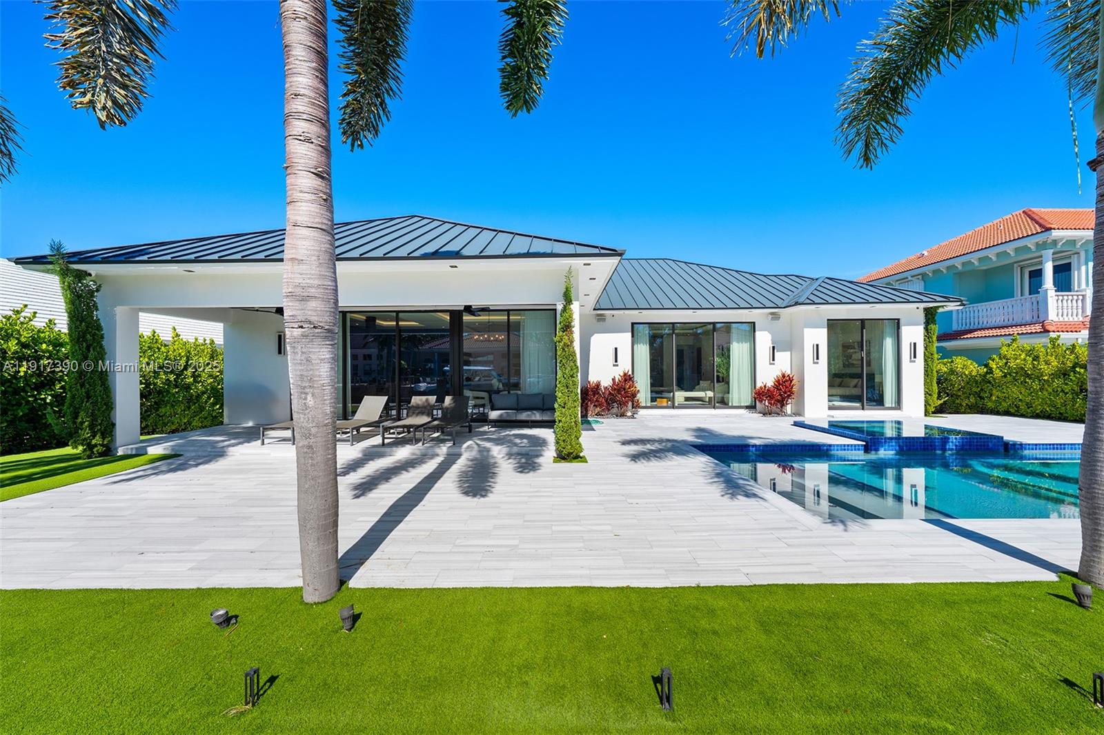 HOLLYWOOD GOLF ESTATES SE - Residential