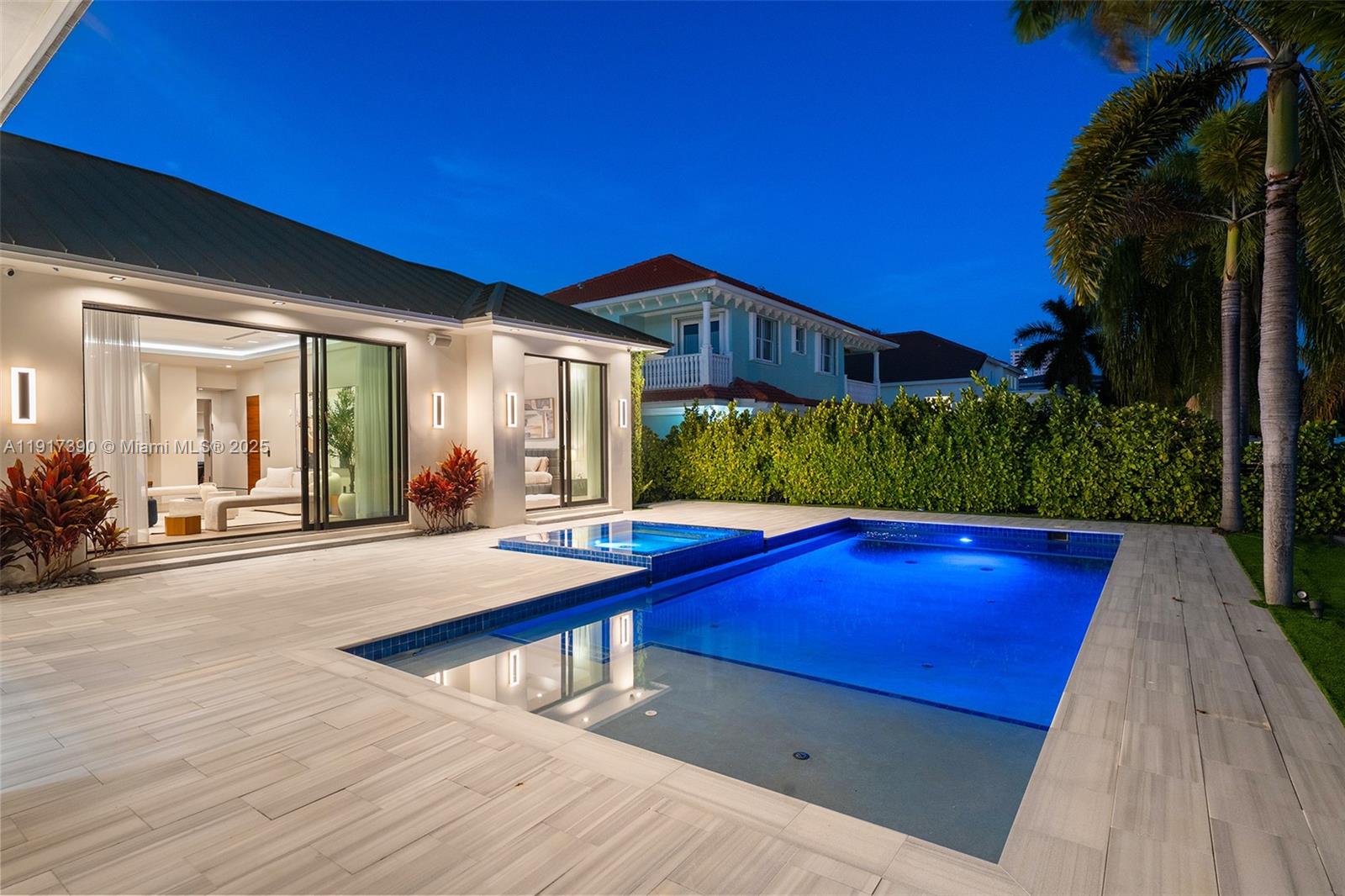 HOLLYWOOD GOLF ESTATES SE - Residential