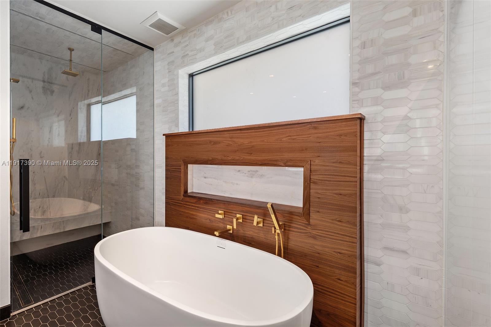 HOLLYWOOD GOLF ESTATES SE - Residential