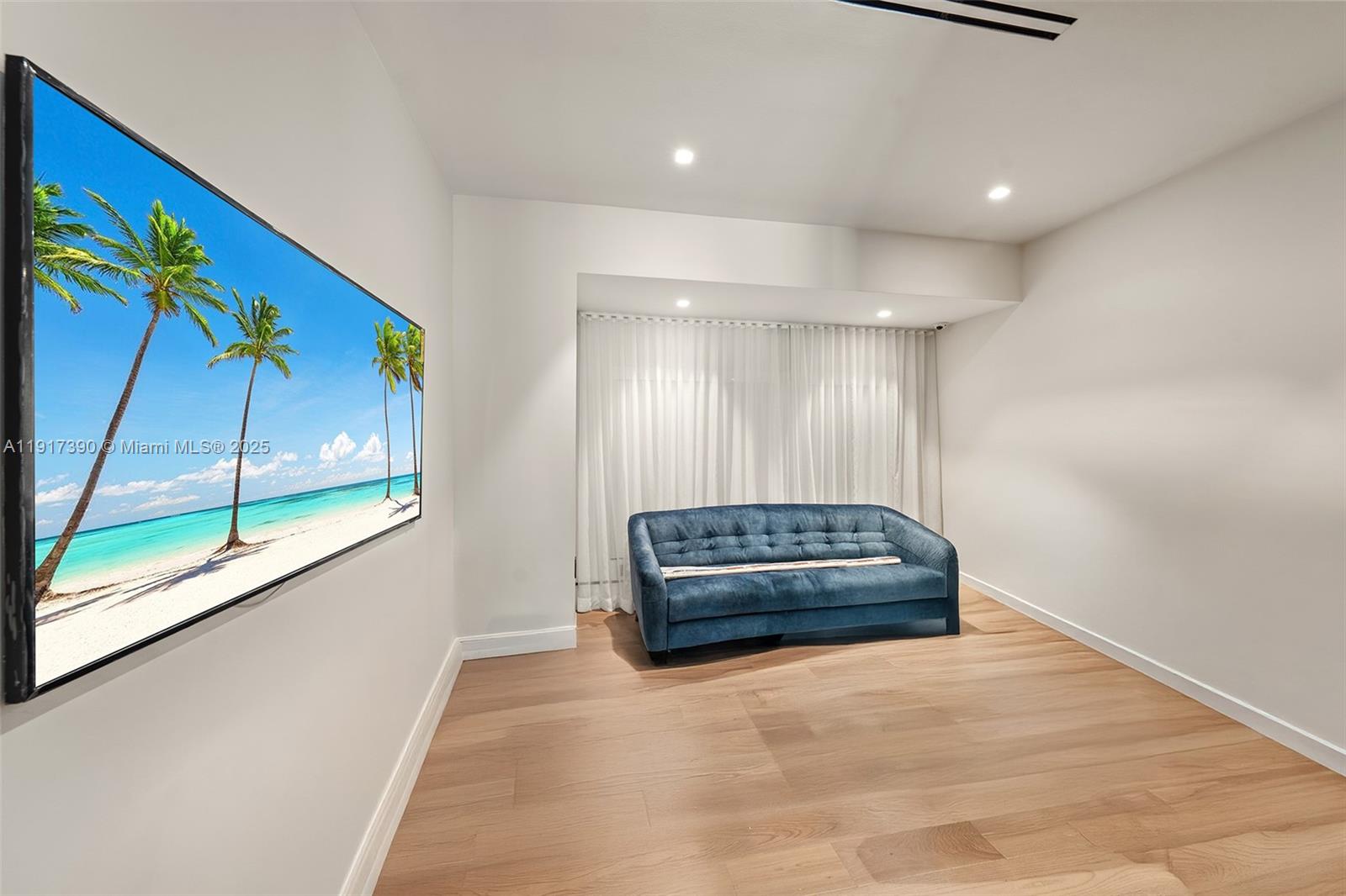 HOLLYWOOD GOLF ESTATES SE - Residential