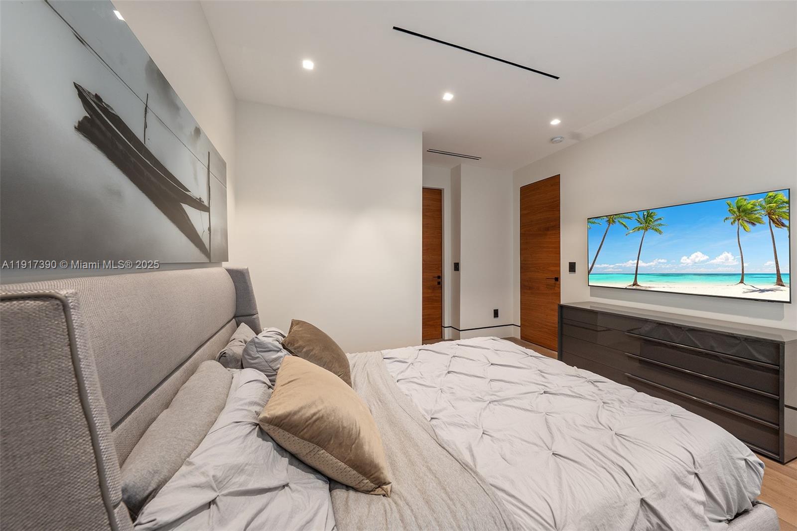 HOLLYWOOD GOLF ESTATES SE - Residential