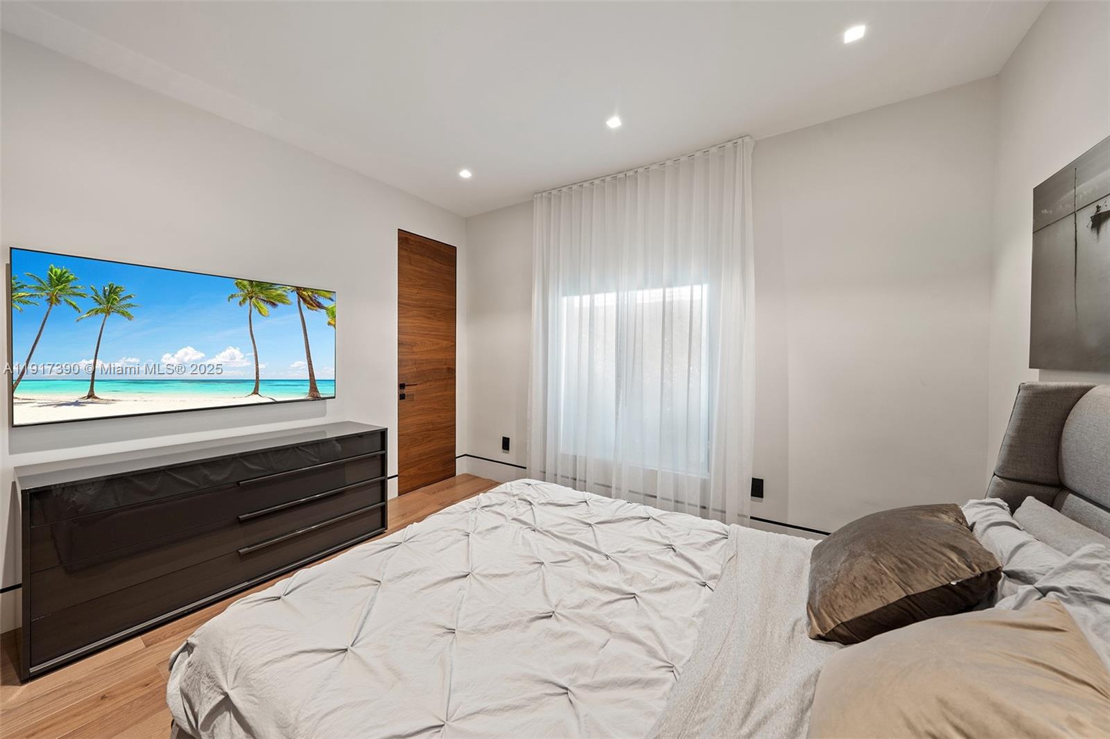 HOLLYWOOD GOLF ESTATES SE - Residential