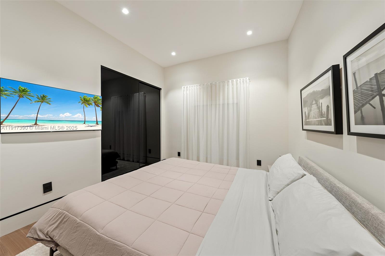 HOLLYWOOD GOLF ESTATES SE - Residential