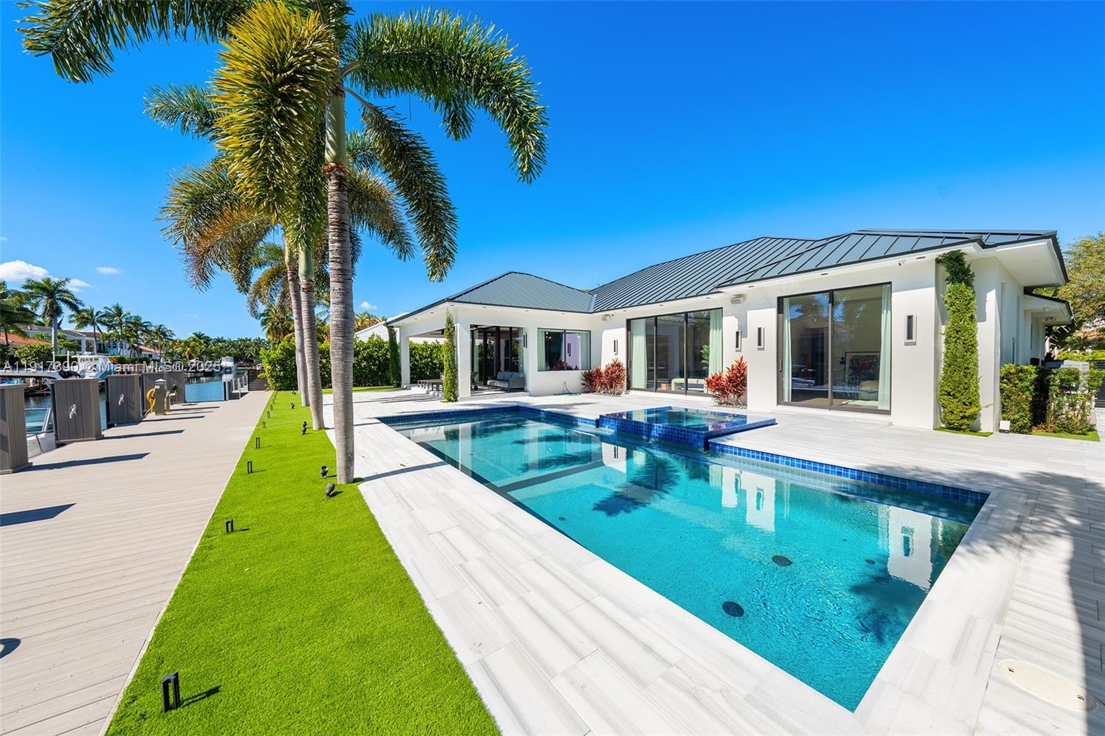 HOLLYWOOD GOLF ESTATES SE - Residential