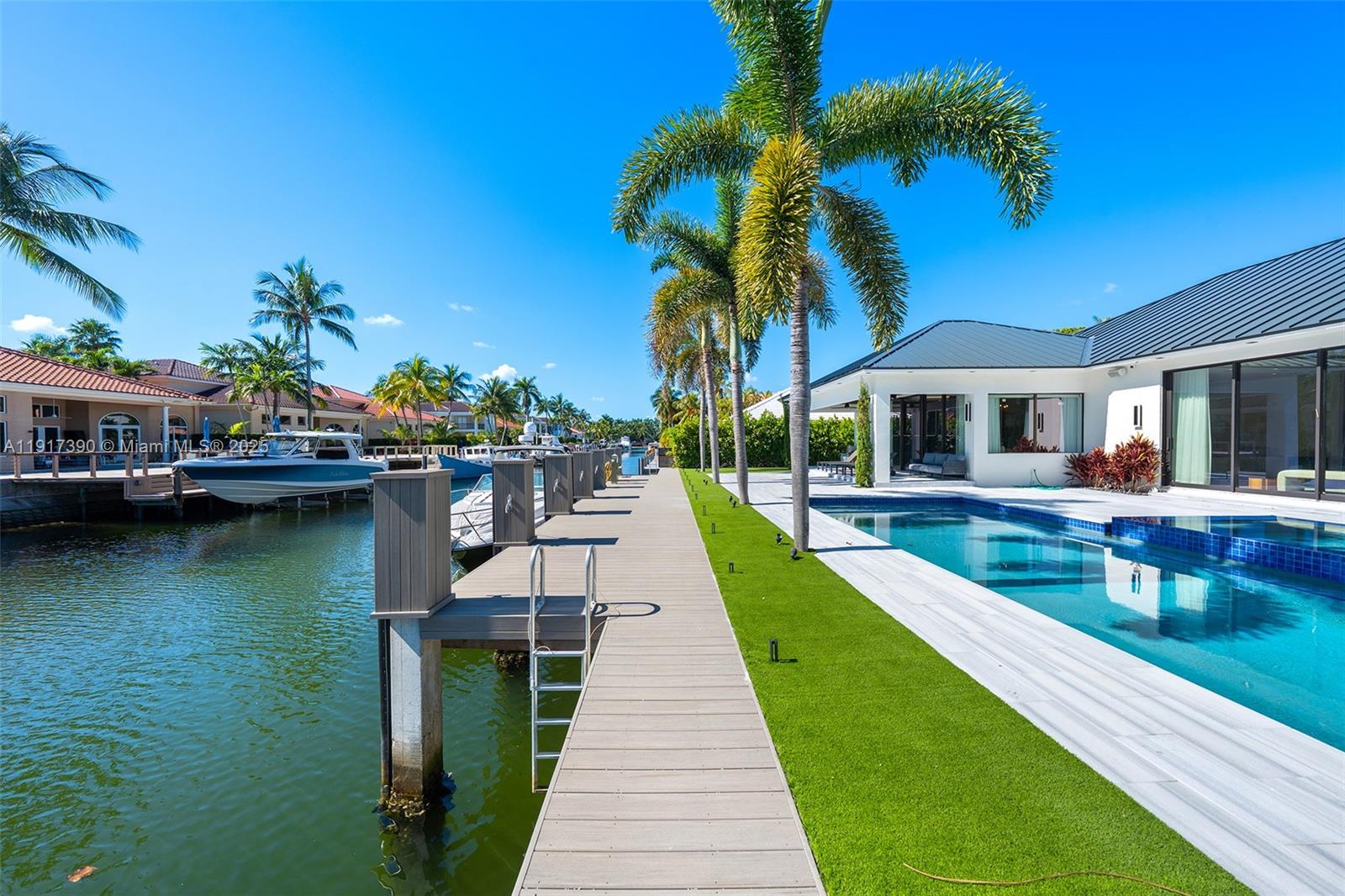 HOLLYWOOD GOLF ESTATES SE - Residential