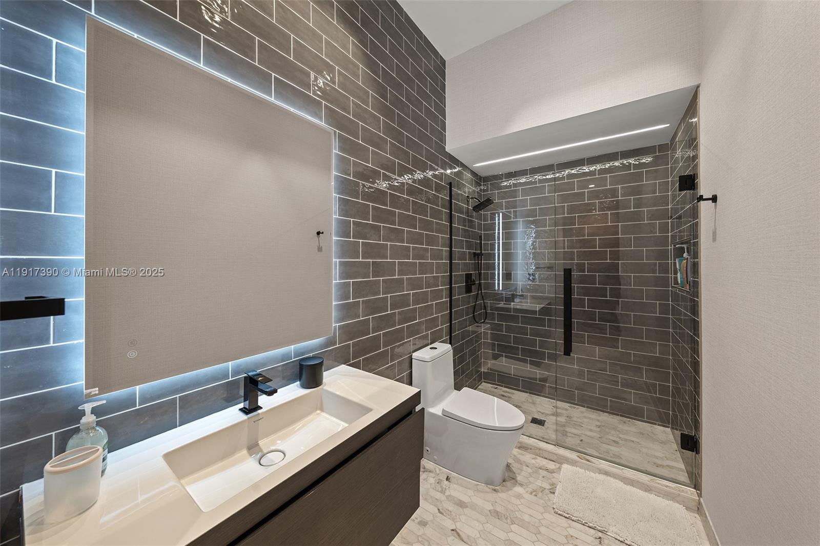 HOLLYWOOD GOLF ESTATES SE - Residential