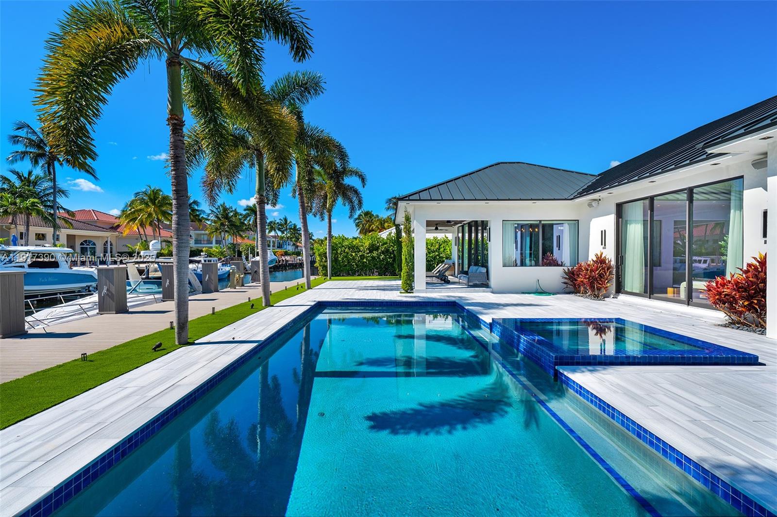 HOLLYWOOD GOLF ESTATES SE - Residential