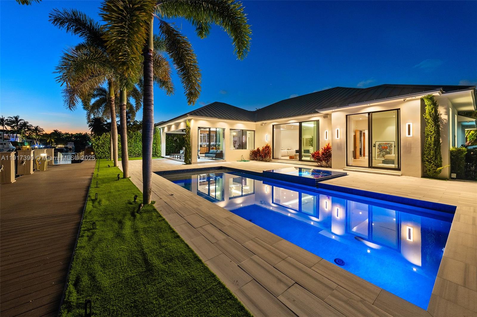 HOLLYWOOD GOLF ESTATES SE - Residential