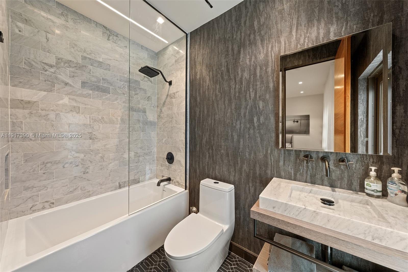 HOLLYWOOD GOLF ESTATES SE - Residential