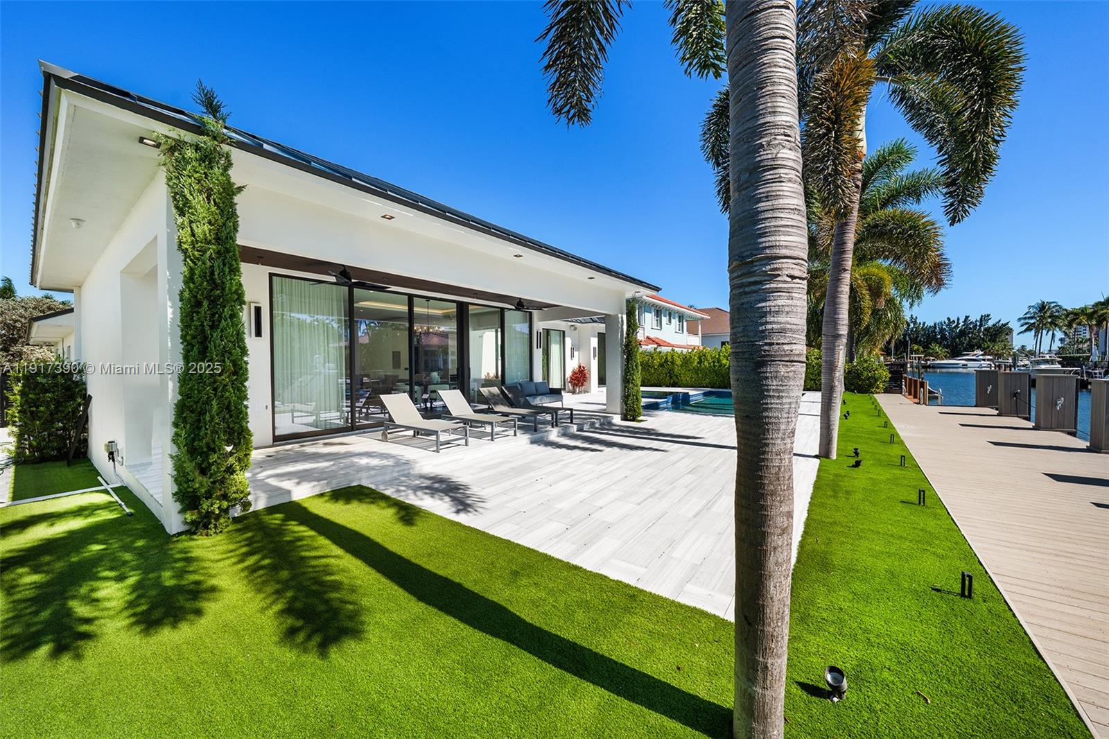 HOLLYWOOD GOLF ESTATES SE - Residential