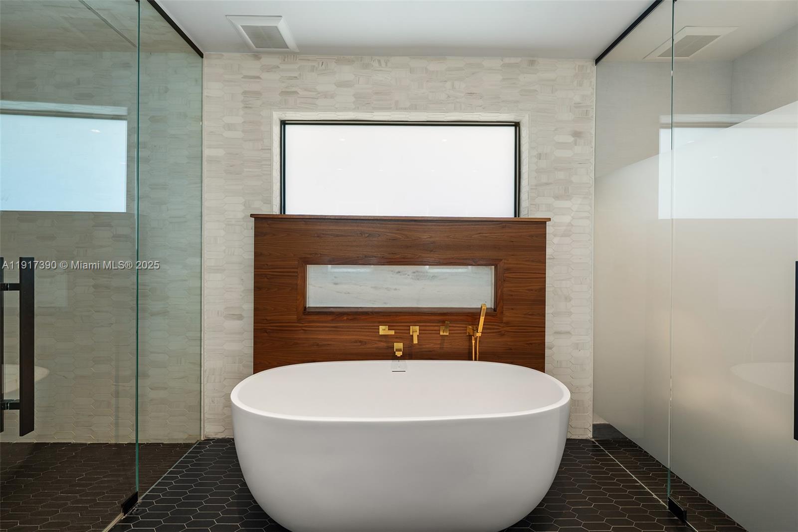 HOLLYWOOD GOLF ESTATES SE - Residential