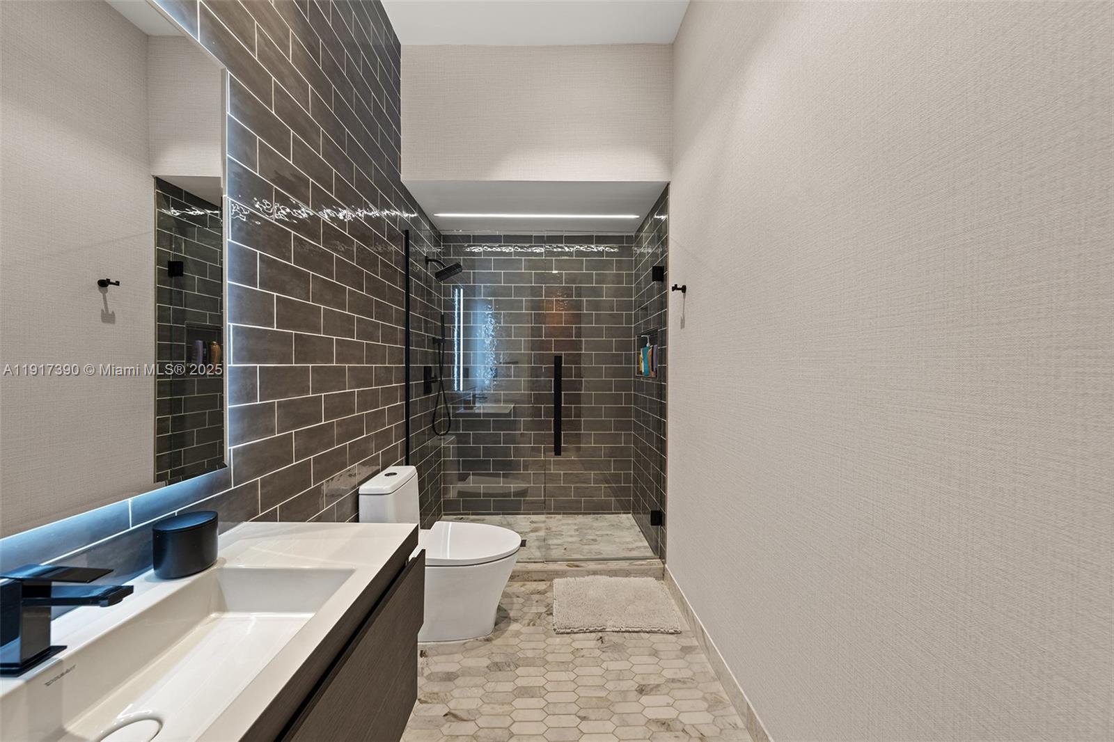 HOLLYWOOD GOLF ESTATES SE - Residential