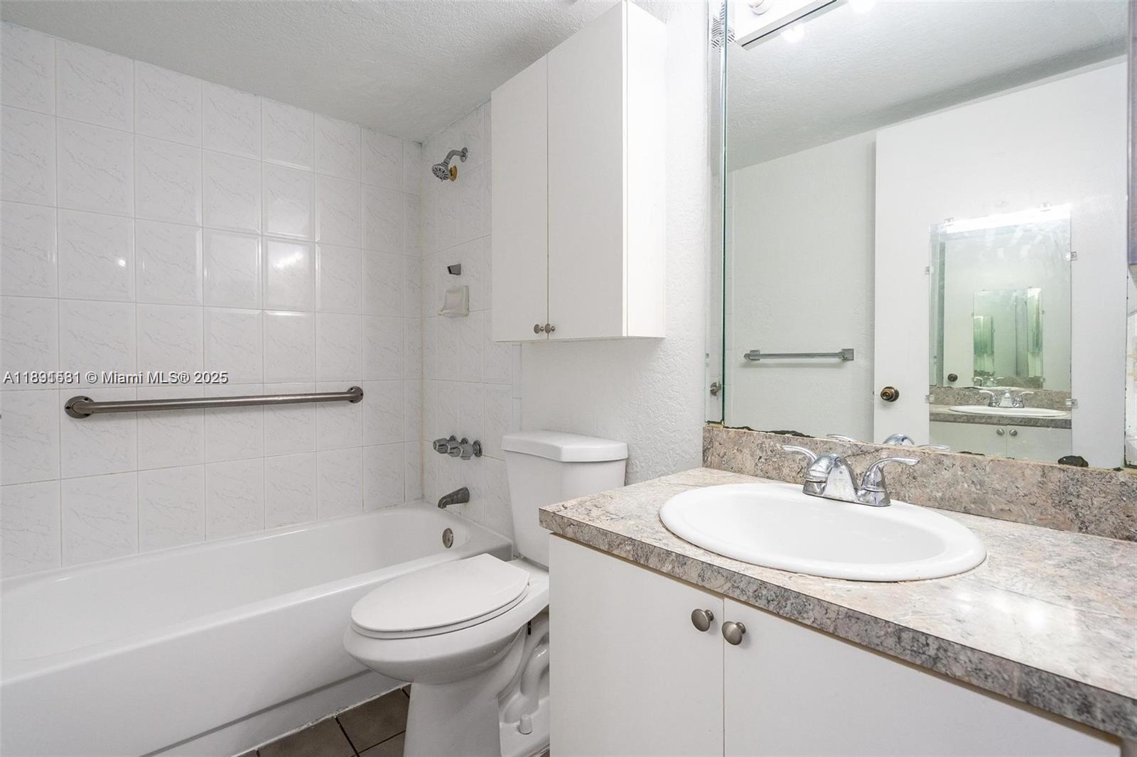 LAGO AZUL CONDO - Residential Lease