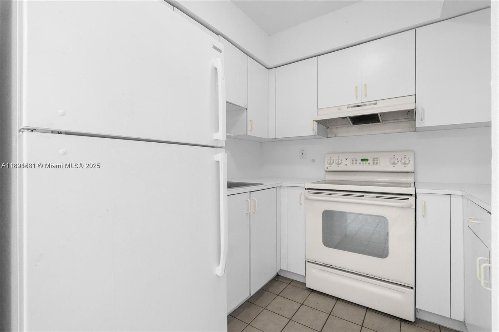 LAGO AZUL CONDO - Residential Lease