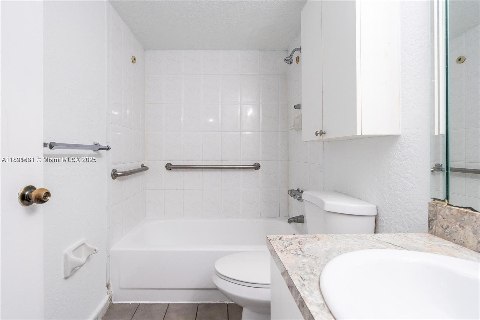 LAGO AZUL CONDO - Residential Lease