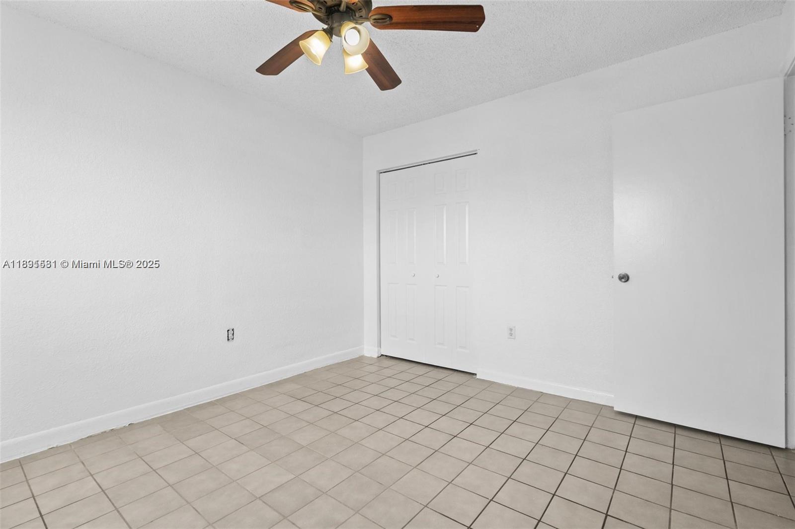 LAGO AZUL CONDO - Residential Lease