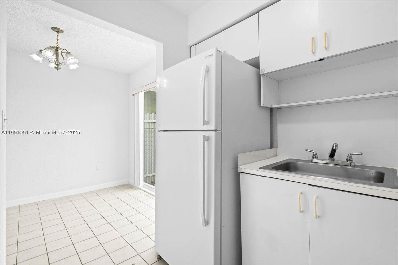 LAGO AZUL CONDO - Residential Lease