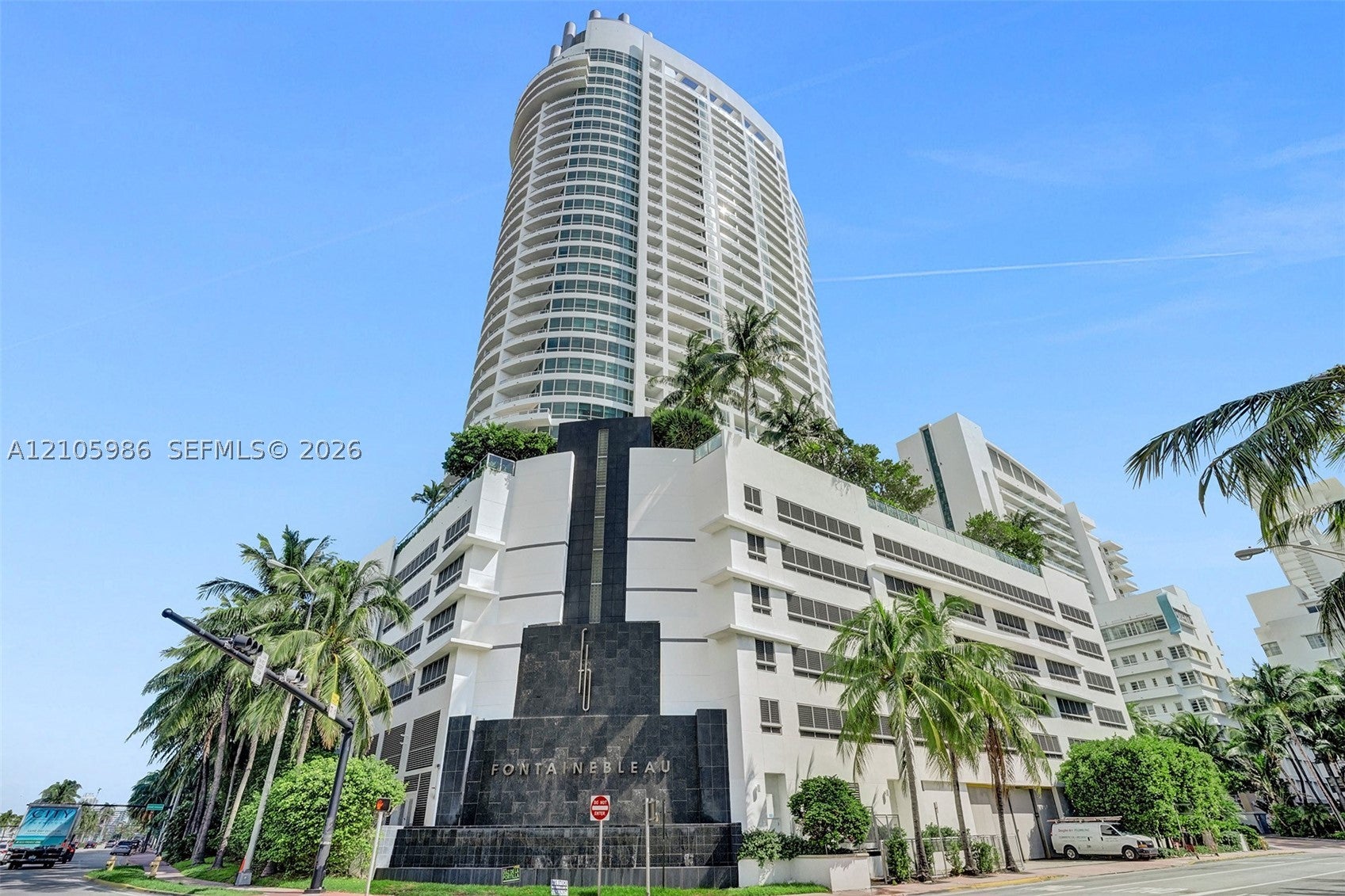 Properties 4 4401 Collins Ave 2209