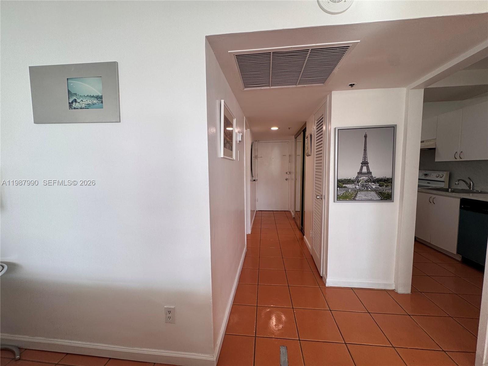 THE DECOPLAGE CONDO - Residential Lease