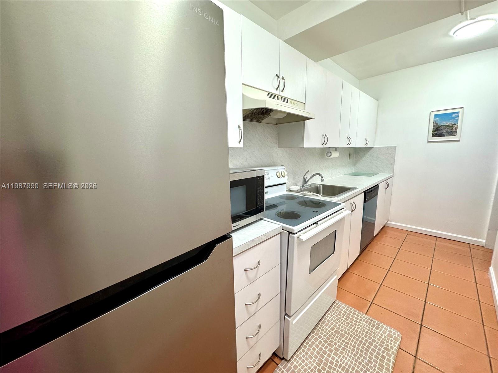 THE DECOPLAGE CONDO - Residential Lease