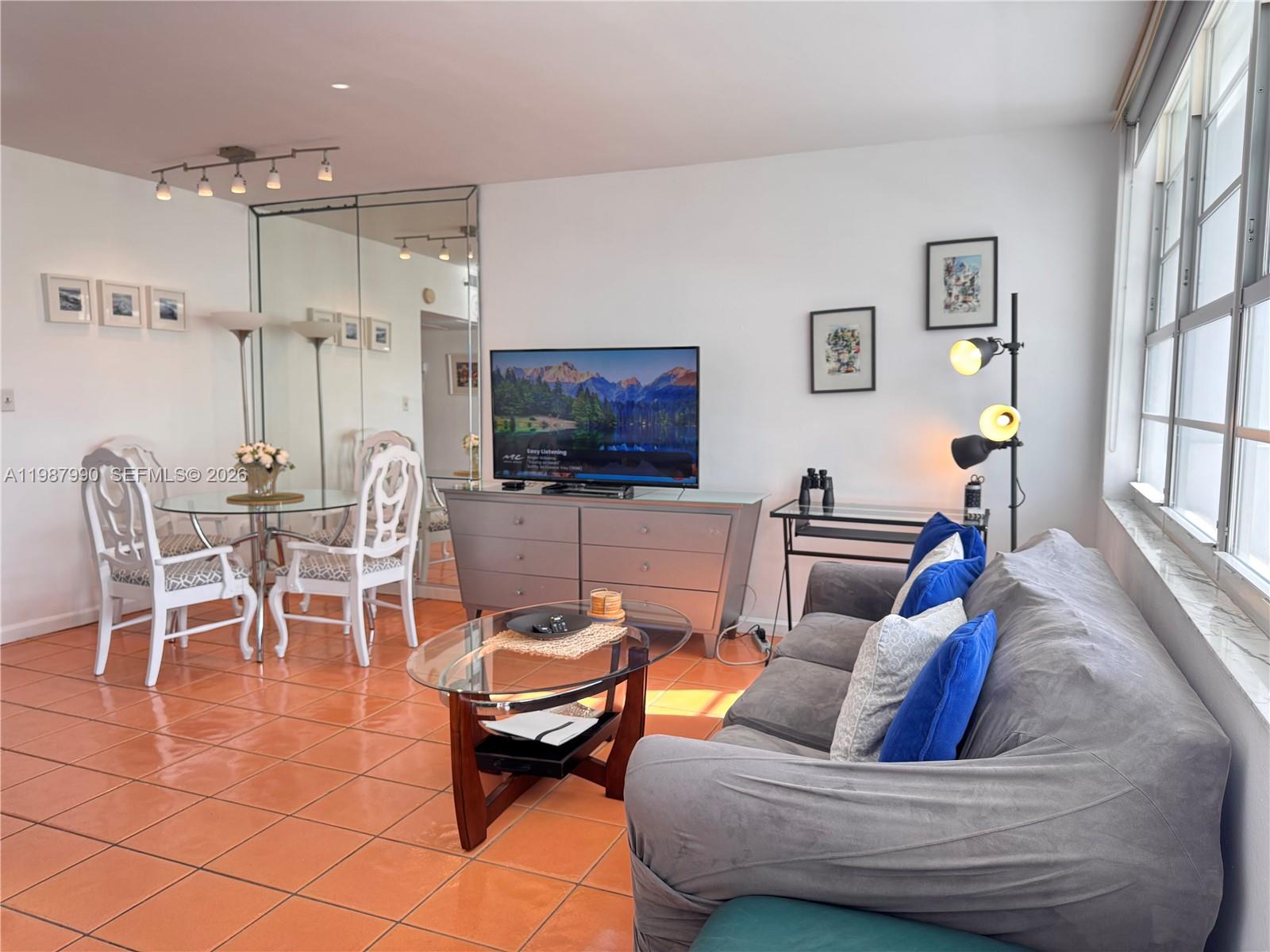 THE DECOPLAGE CONDO - Residential Lease