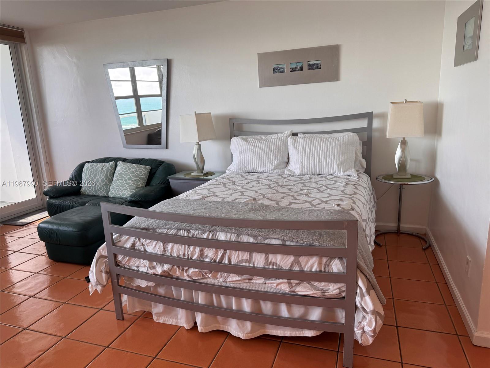 THE DECOPLAGE CONDO - Residential Lease