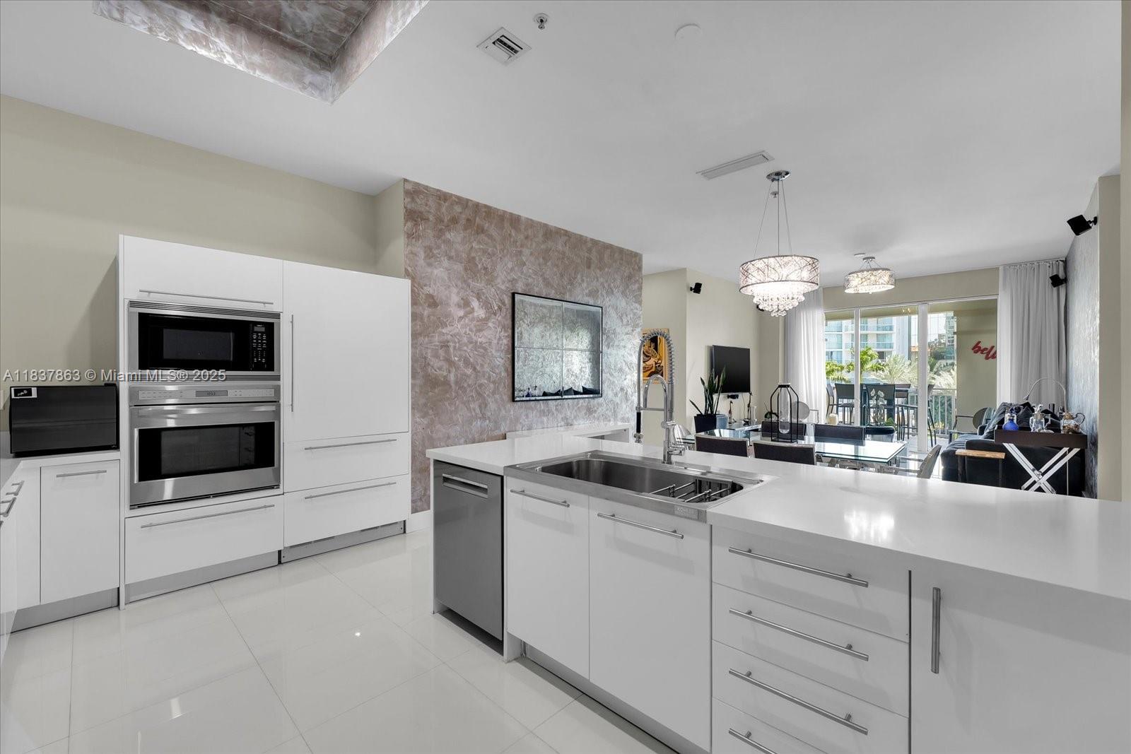 ST TROPEZ ON THE BAY II C - Residential