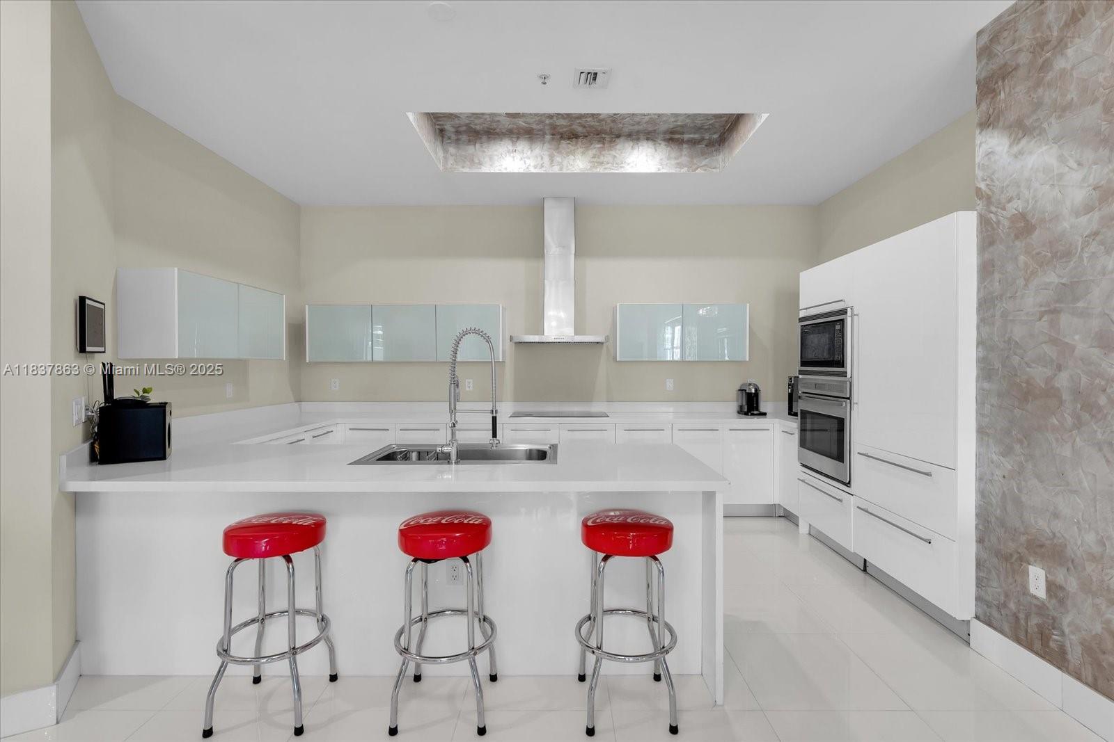 200 Sunny Isles Blvd TH-404