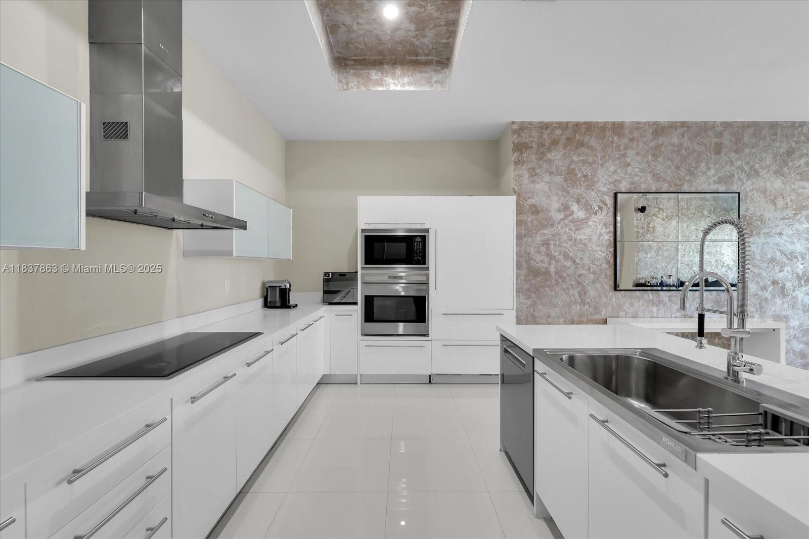 ST TROPEZ ON THE BAY II C - Residential