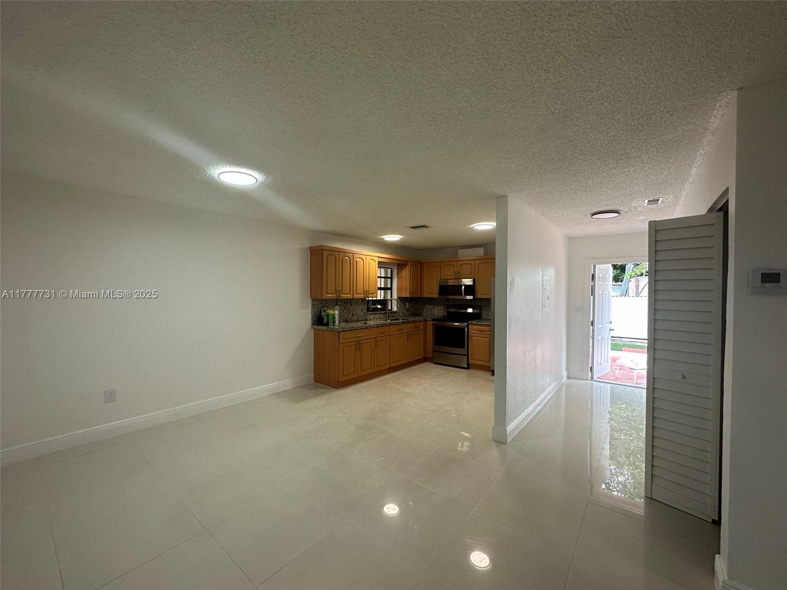 SUNLAND HOMES - Residential Lease
