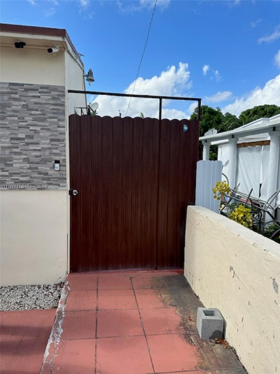 SUNLAND HOMES - Residential Lease