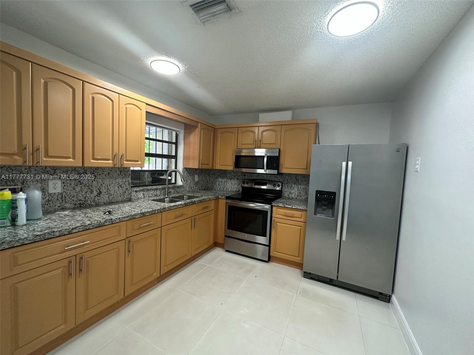 SUNLAND HOMES - Residential Lease