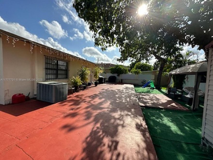 Beautiful Home in Hialeah. ***Fully Furnished***Patio, large parking, above the ground pool and Jacuzzi.