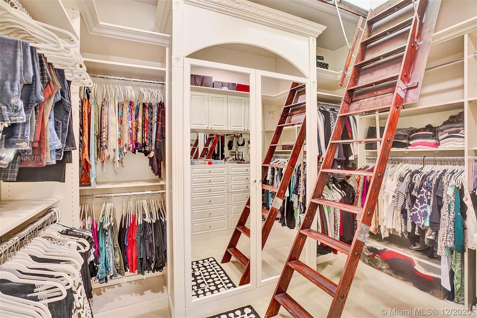 BAY COLONY SEC OF LANDING - Residential