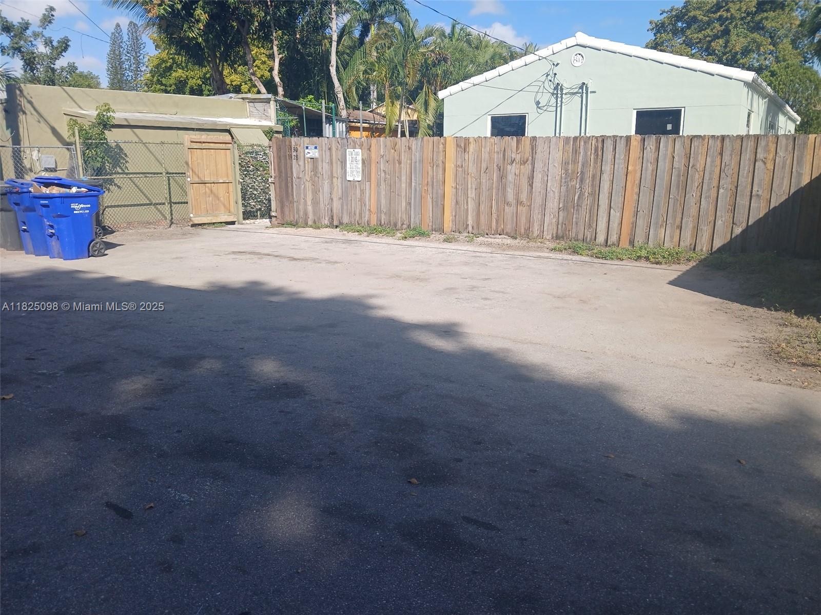 HOLLYWOOD - Residential Income