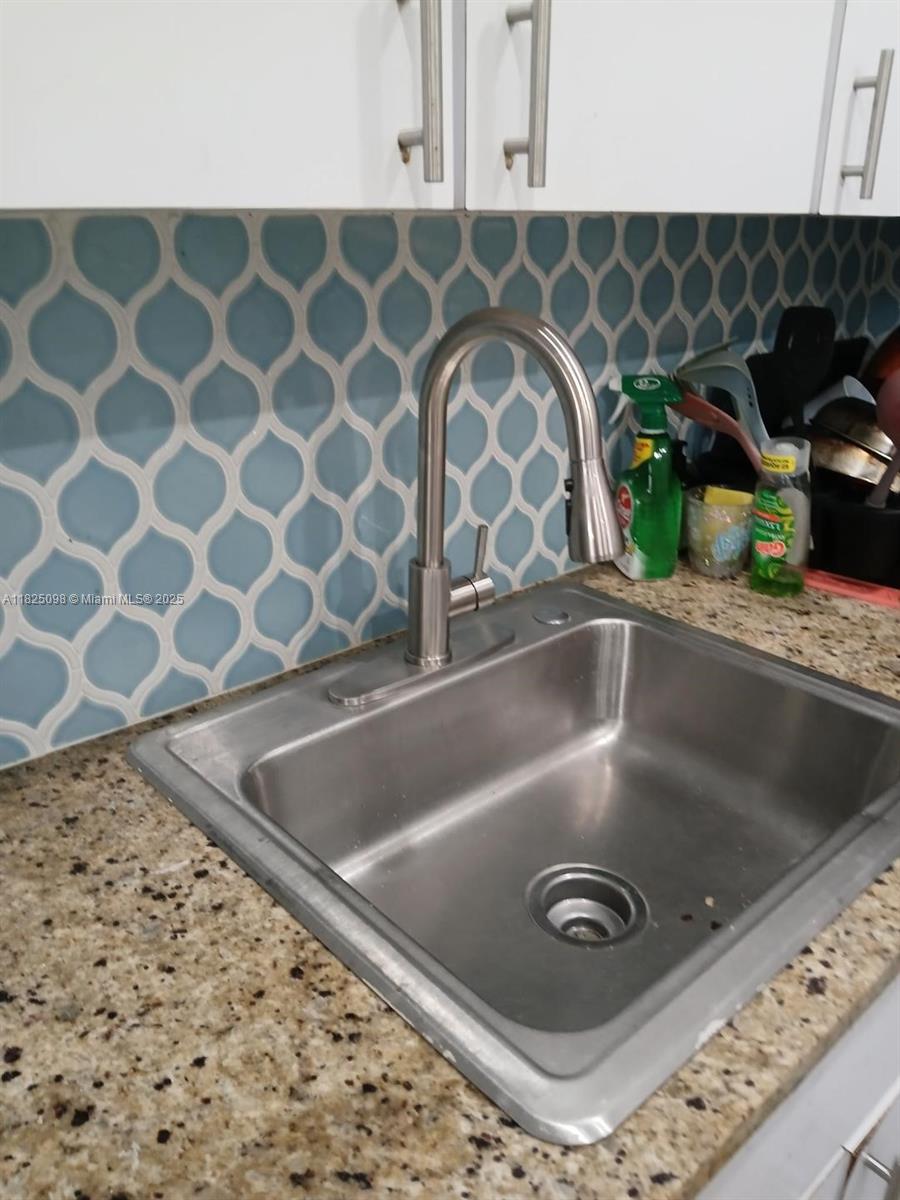 HOLLYWOOD - Residential Income