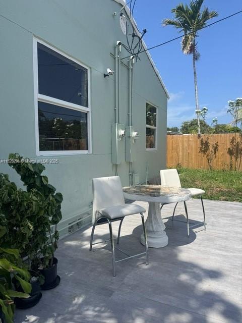 HOLLYWOOD - Residential Income