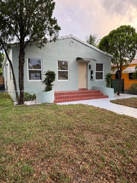 renovated duplex 2/1 and 2/1 new central air in each - new hurricane windows- updated kitchen with new appliances - both bathrooms redone , updated electric- 2 new hot water heaters -- come with 4 parking spots -fit a boat or RV --ready to move in -- great opportunity for this up-coming area in Hollywood